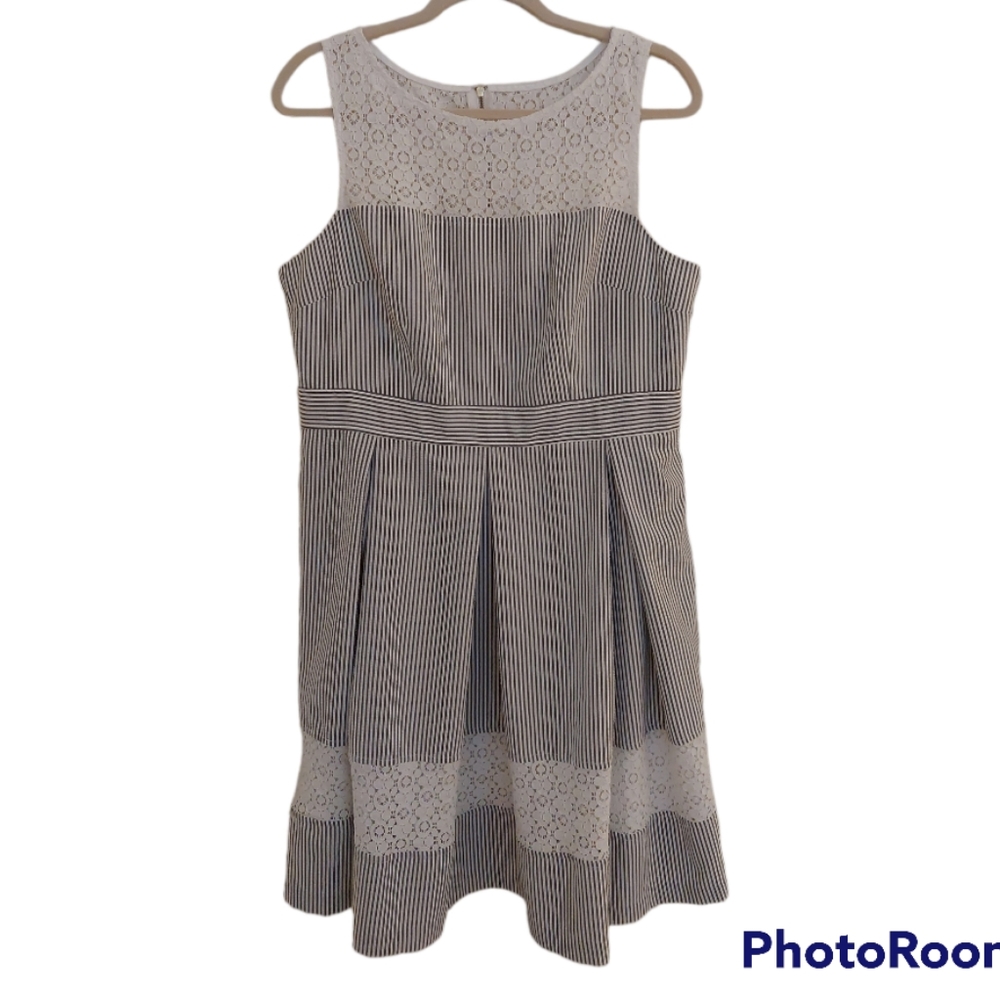 CB seersucker fit and flare dress with white lace, size 16, NWOT